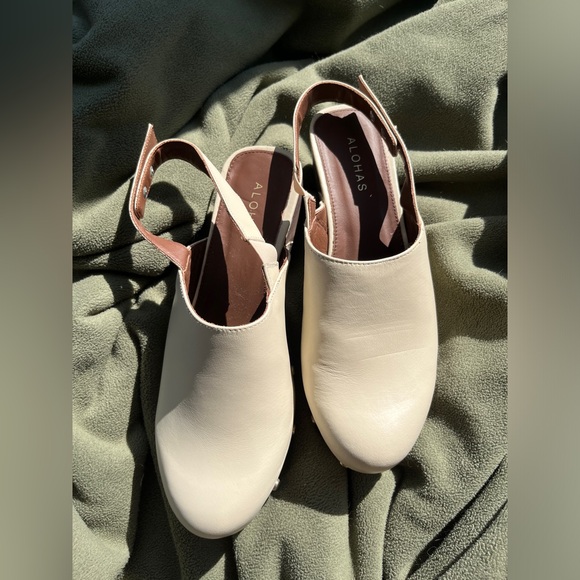 Alohas Cream Leather Mules - Picture 2 of 4